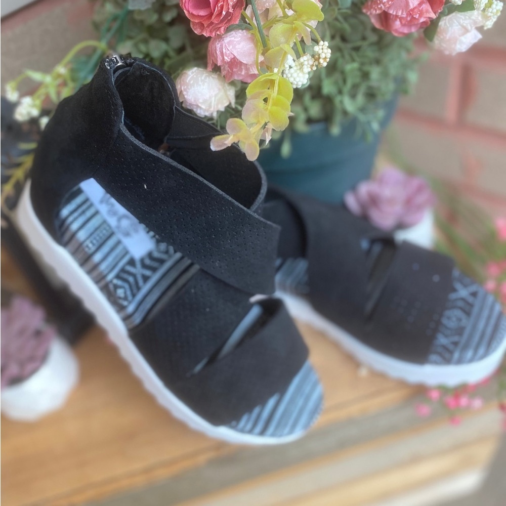 Allie black wedge